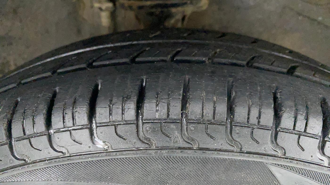 2019 Maruti Alto 800 LXI, Petrol, Manual, 11,323 km, Right Front Tyre Tread