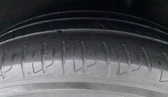 2015 Ford Ecosport TITANIUM 1.5L PETROL AT, Petrol, Automatic, 98,585 km, Left Rear Tyre Tread