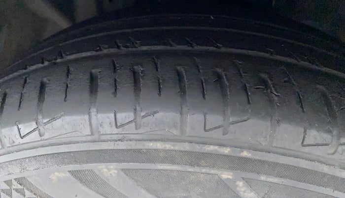 2015 Ford Ecosport TITANIUM 1.5L PETROL AT, Petrol, Automatic, 98,585 km, Left Front Tyre Tread