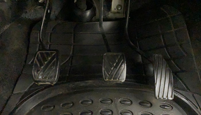 2017 Maruti Wagon R 1.0 LXI CNG, CNG, Manual, 1,17,691 km, Pedals
