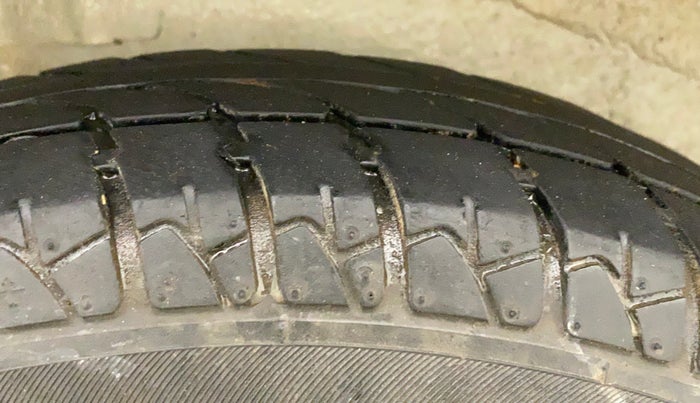 2017 Maruti Wagon R 1.0 LXI CNG, CNG, Manual, 1,17,691 km, Right Rear Tyre Tread