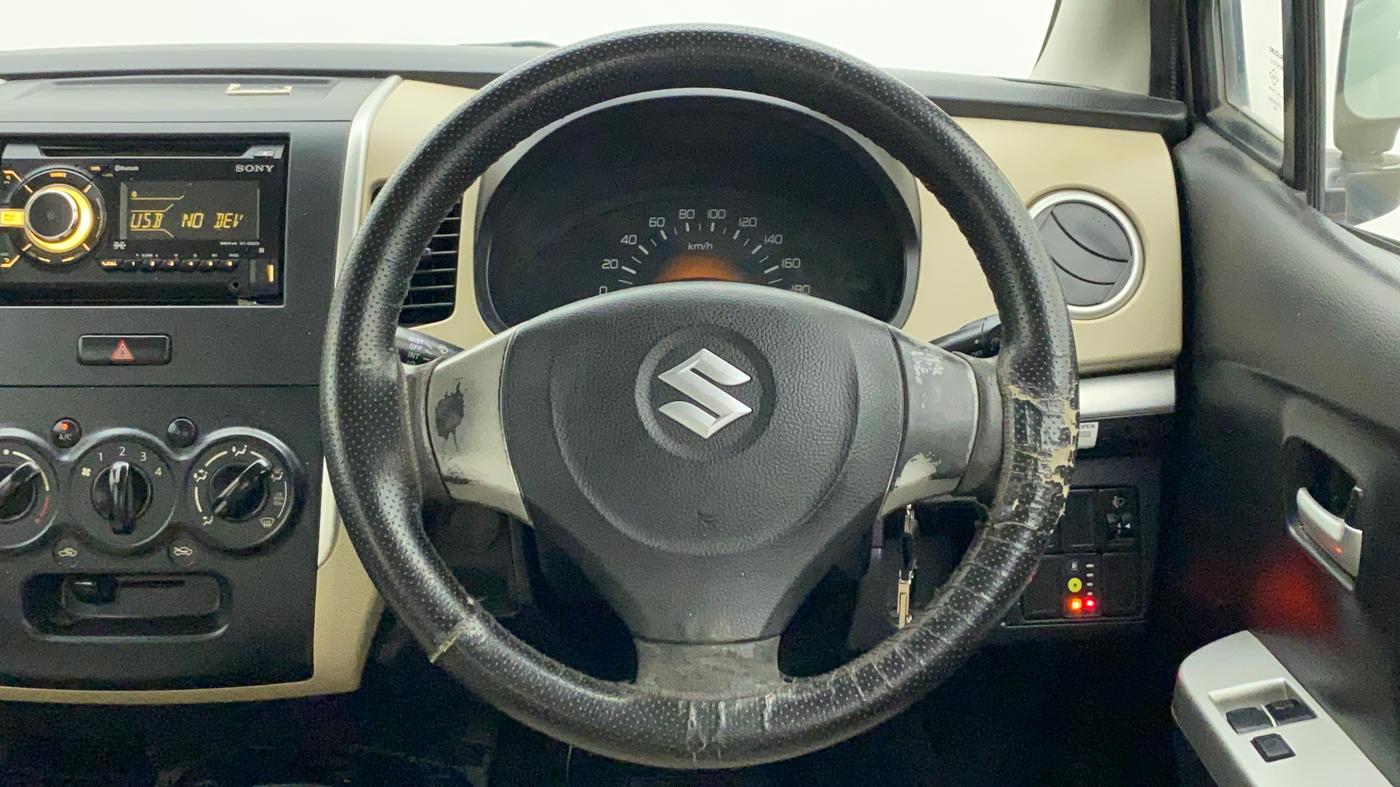 2017 Maruti Wagon R 1.0 LXI CNG, CNG, Manual, 1,17,691 km, Steering Wheel Close Up