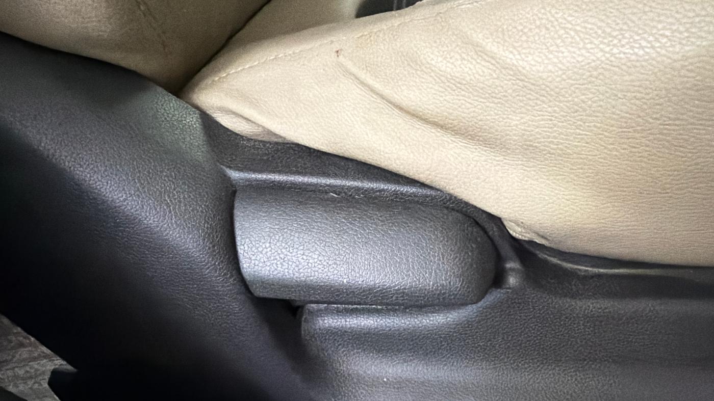 2015 Hyundai Verna FLUIDIC 1.6 VTVT S O AT, Petrol, Automatic, 94,466 km, Driver Side Adjustment Panel