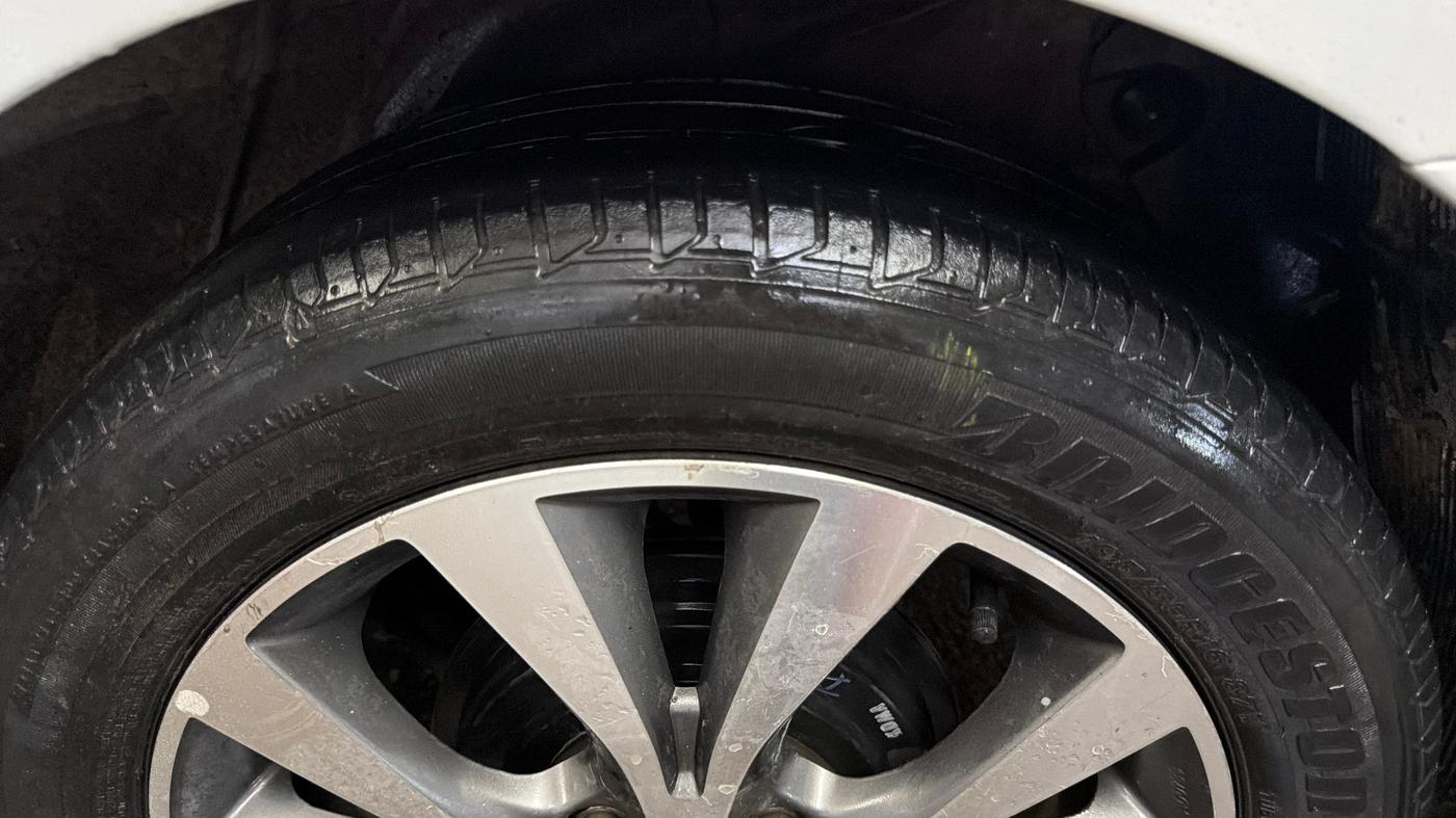 2015 Hyundai Verna FLUIDIC 1.6 VTVT S O AT, Petrol, Automatic, 94,466 km, Left Rear Tyre Tread