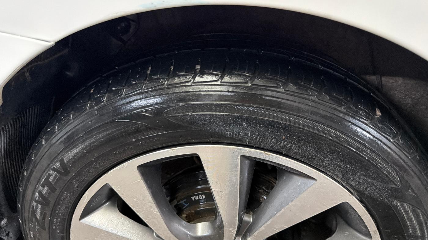 2015 Hyundai Verna FLUIDIC 1.6 VTVT S O AT, Petrol, Automatic, 94,466 km, Right Rear Tyre Tread