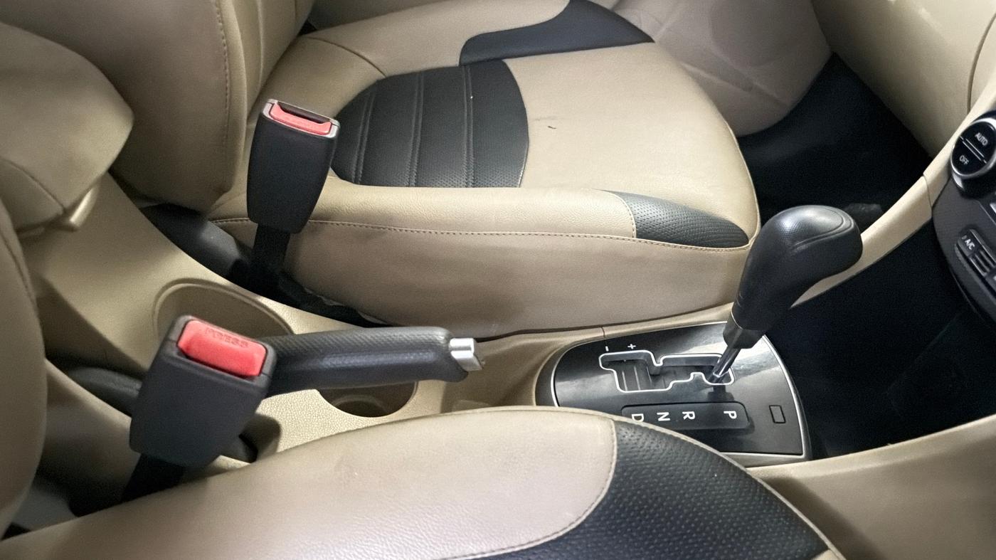 2015 Hyundai Verna FLUIDIC 1.6 VTVT S O AT, Petrol, Automatic, 94,466 km, Gear Lever
