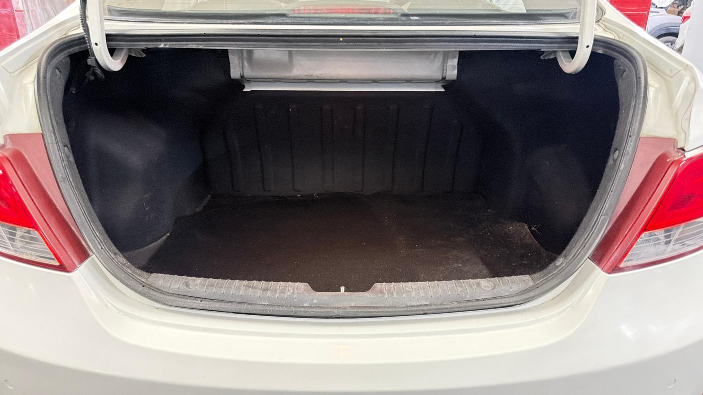 2015 Hyundai Verna FLUIDIC 1.6 VTVT S O AT, Petrol, Automatic, 94,466 km, Boot Inside