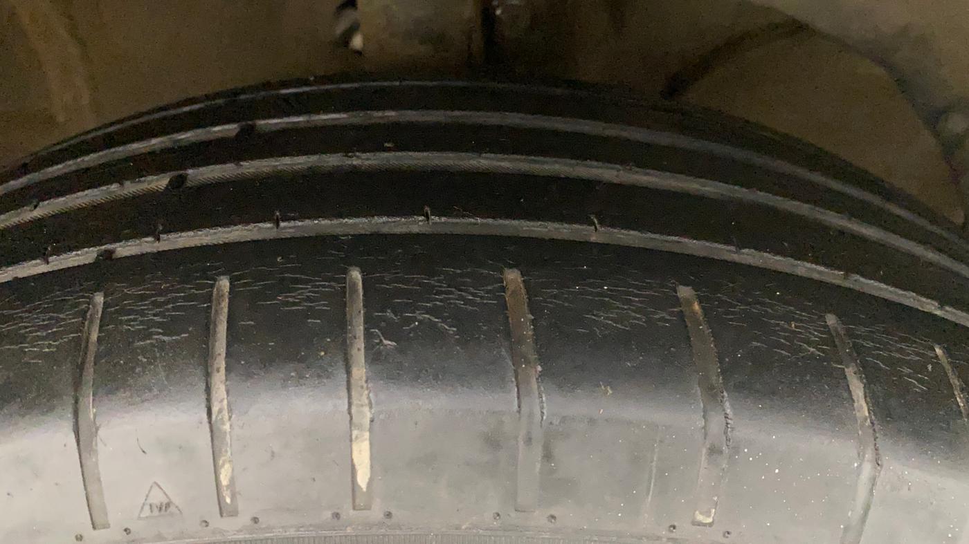 2019 Maruti Swift ZXI PLUS, Petrol, Manual, 52,467 km, Right Front Tyre Tread