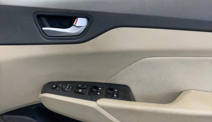 2019 Hyundai Verna 1.6 VTVT SX + AT, Petrol, Automatic, 40,204 km, Driver Side Door Panels Control