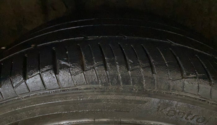 2019 Hyundai Verna 1.6 VTVT SX + AT, Petrol, Automatic, 40,204 km, Right Rear Tyre Tread