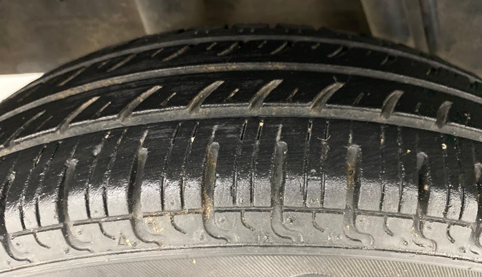 2016 Renault Kwid RXT Opt, Petrol, Manual, 23,698 km, Right Rear Tyre Tread