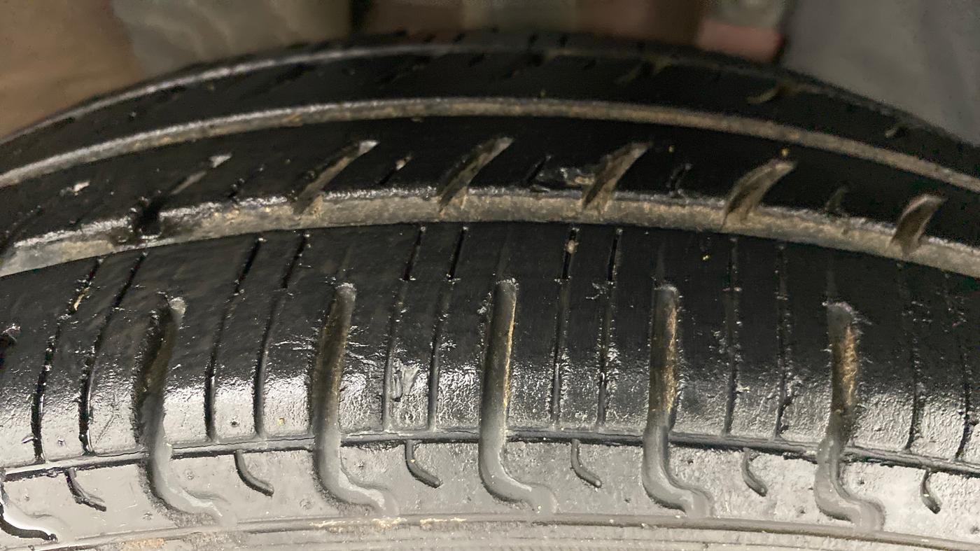 2016 Renault Kwid RXT Opt, Petrol, Manual, 23,698 km, Right Front Tyre Tread