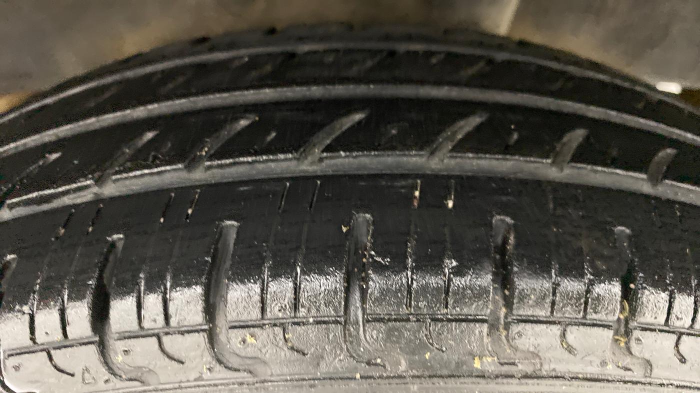 2016 Renault Kwid RXT Opt, Petrol, Manual, 23,698 km, Left Rear Tyre Tread