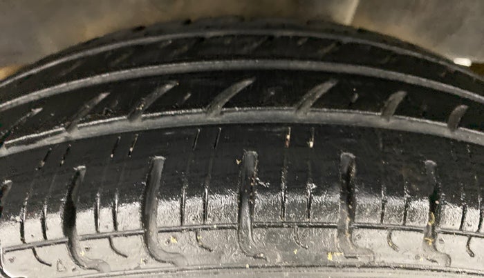 2016 Renault Kwid RXT Opt, Petrol, Manual, 23,698 km, Left Rear Tyre Tread
