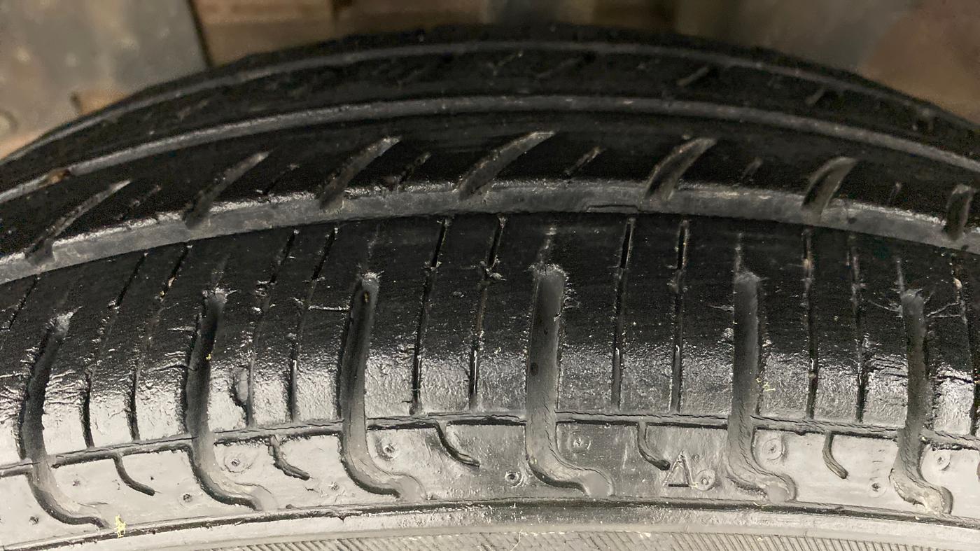 2016 Renault Kwid RXT Opt, Petrol, Manual, 23,698 km, Left Front Tyre Tread
