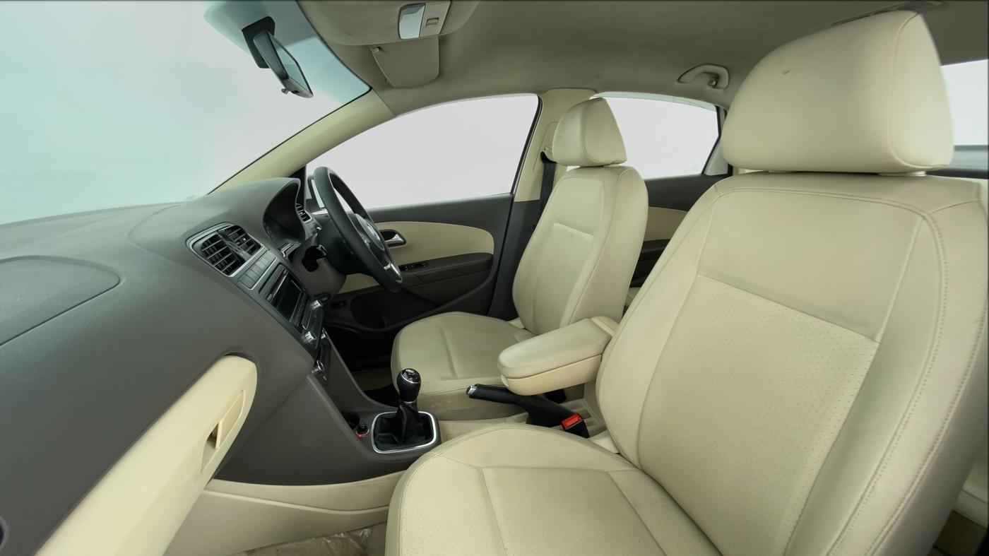 2013 Volkswagen Vento HIGHLINE DIESEL, Diesel, Manual, 75,680 km, Right Side Front Door Cabin