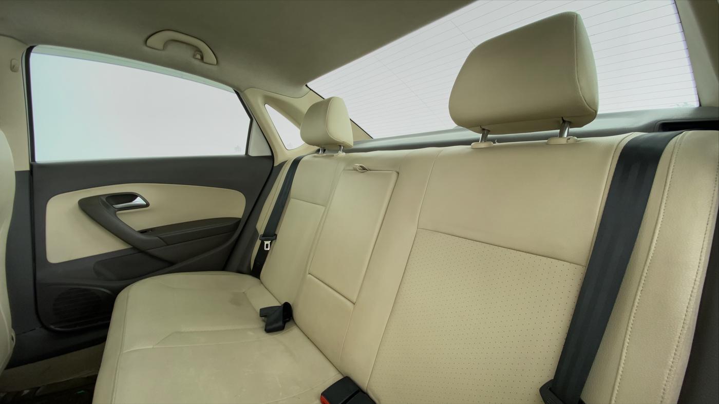 2013 Volkswagen Vento HIGHLINE DIESEL, Diesel, Manual, 75,680 km, Right Side Rear Door Cabin