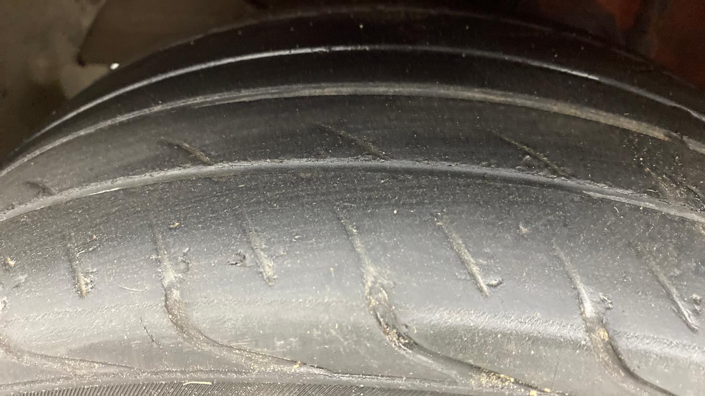 2018 Maruti Swift ZDI plus AMT, Diesel, Automatic, 62,149 km, Left Front Tyre Tread