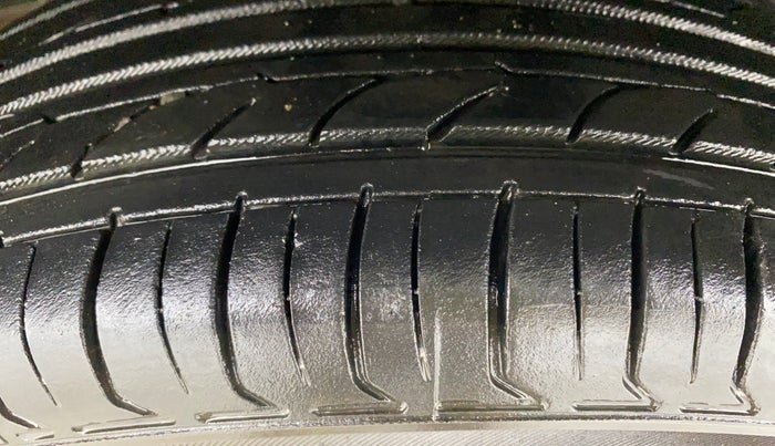 2019 Renault Kwid RXT 1.0 AMT (O), Petrol, Automatic, 40,707 km, Left Front Tyre Tread