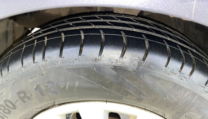 2014 Hyundai i10 SPORTZ 1.1, Petrol, Manual, 20,612 km, Left Front Tyre Tread