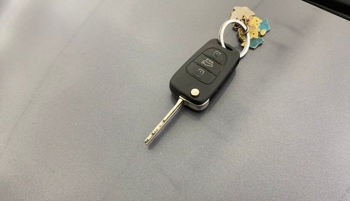 2014 Hyundai i10 SPORTZ 1.1, Petrol, Manual, 20,612 km, Key Close Up