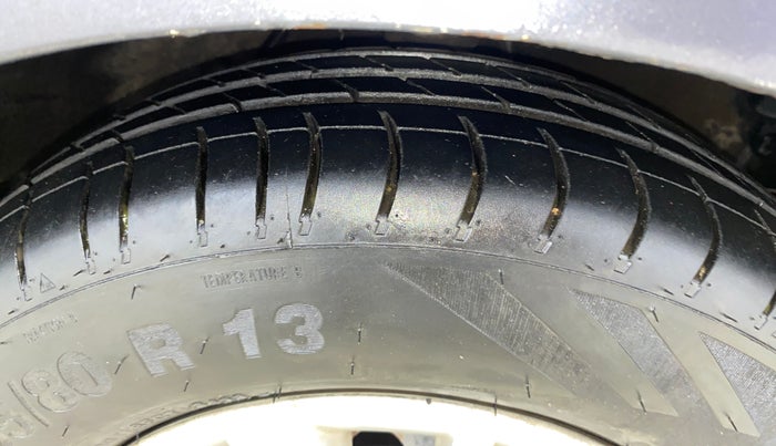 2014 Hyundai i10 SPORTZ 1.1, Petrol, Manual, 20,612 km, Right Front Tyre Tread