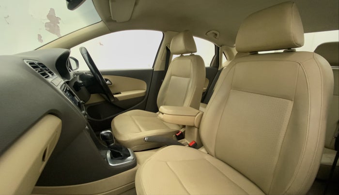 2017 Volkswagen Vento HIGHLINE 1.5 AT, Diesel, Automatic, 1,12,906 km, Right Side Front Door Cabin