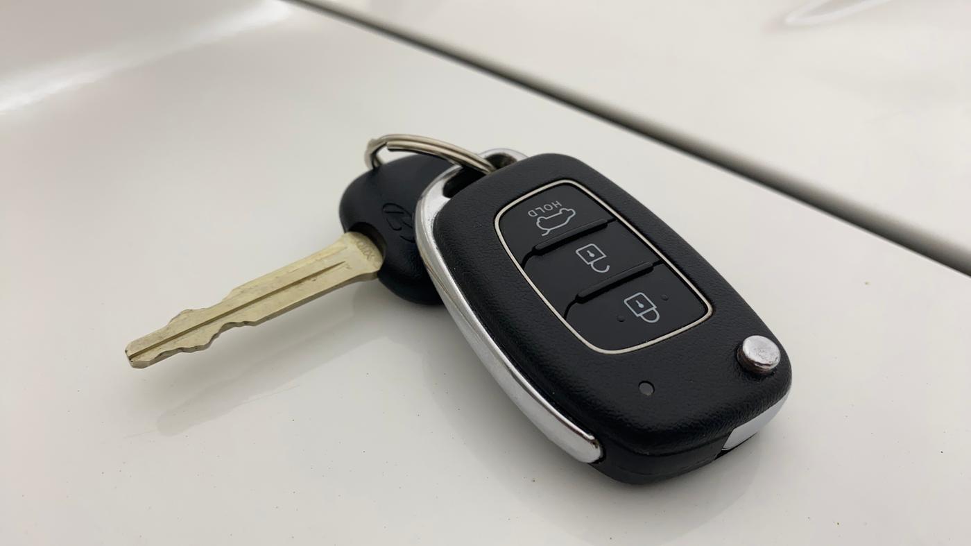 2022 Hyundai VENUE S(O) 1.2, Petrol, Manual, 24,974 km, Key Close Up