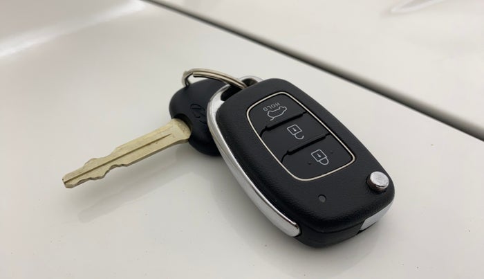 2022 Hyundai VENUE S(O) 1.2, Petrol, Manual, 24,974 km, Key Close Up