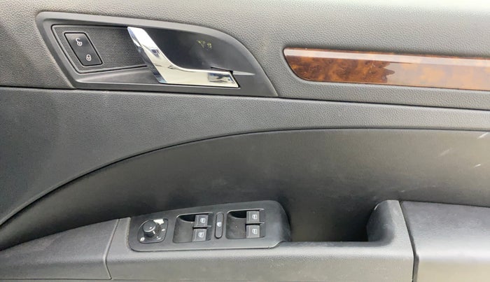 2015 Skoda Superb ELEGANCE 1.8 TSI AT, Petrol, Automatic, 57,653 km, Driver Side Door Panels Control