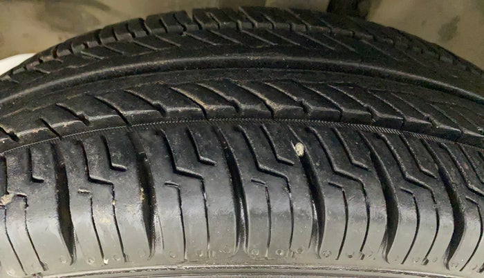 2016 Maruti Wagon R 1.0 LXI, CNG, Manual, 95,528 km, Left Front Tyre Tread