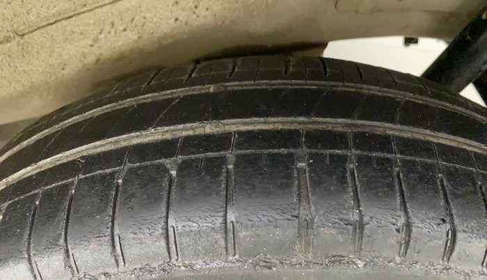 2016 Maruti Wagon R 1.0 LXI, CNG, Manual, 95,528 km, Left Rear Tyre Tread