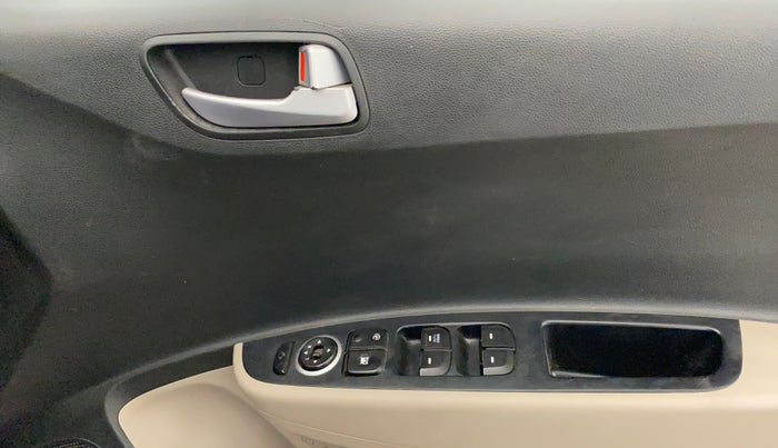 2016 Hyundai Grand i10 SPORTZ 1.2 KAPPA VTVT, Petrol, Manual, 35,189 km, Driver Side Door Panels Control