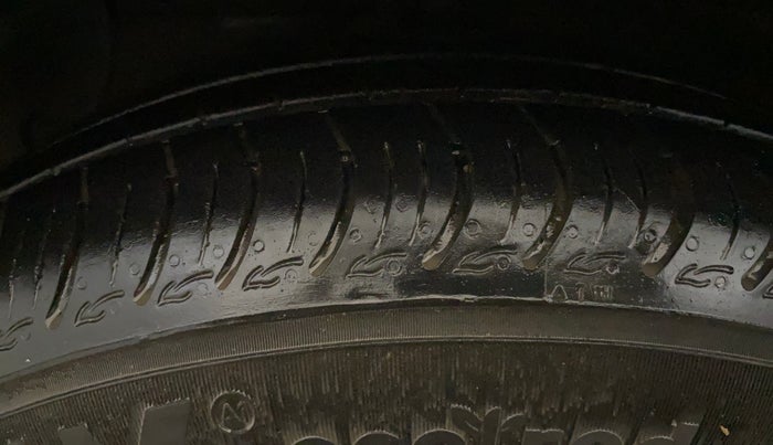 2016 Hyundai Grand i10 SPORTZ 1.2 KAPPA VTVT, Petrol, Manual, 35,189 km, Left Front Tyre Tread