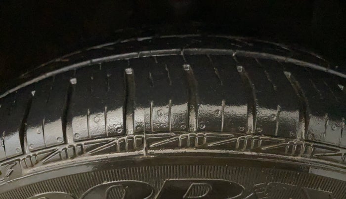 2016 Hyundai Grand i10 SPORTZ 1.2 KAPPA VTVT, Petrol, Manual, 35,189 km, Right Front Tyre Tread