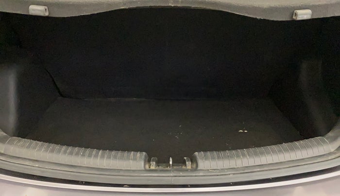 2016 Hyundai Grand i10 SPORTZ 1.2 KAPPA VTVT, Petrol, Manual, 35,189 km, Boot Inside