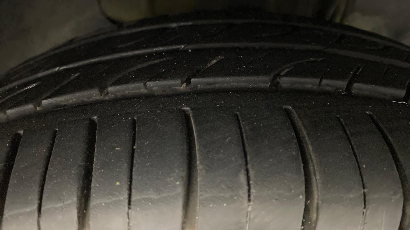 2017 Tata TIGOR XZ 1.2 REVOTRON OPT, Petrol, Manual, 60,815 km, Right Front Tyre Tread
