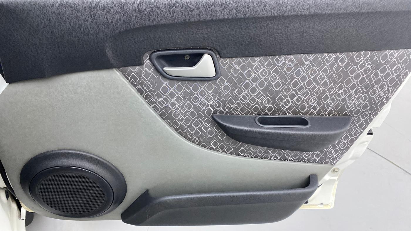 2017 Maruti Alto 800 VXI, Petrol, Manual, 16,038 km, Driver Side Door Panels Control