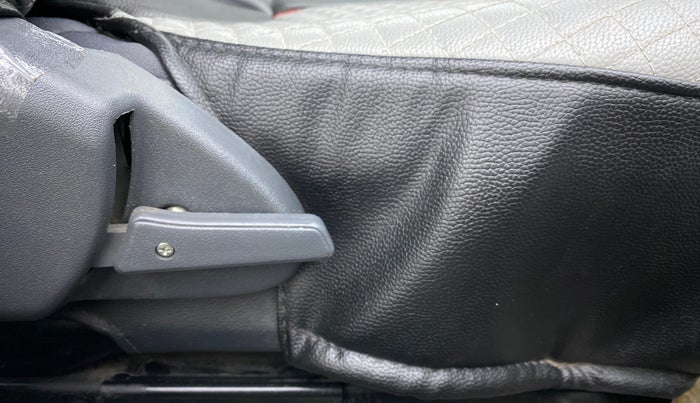 2017 Maruti Alto 800 VXI, Petrol, Manual, 16,038 km, Driver Side Adjustment Panel