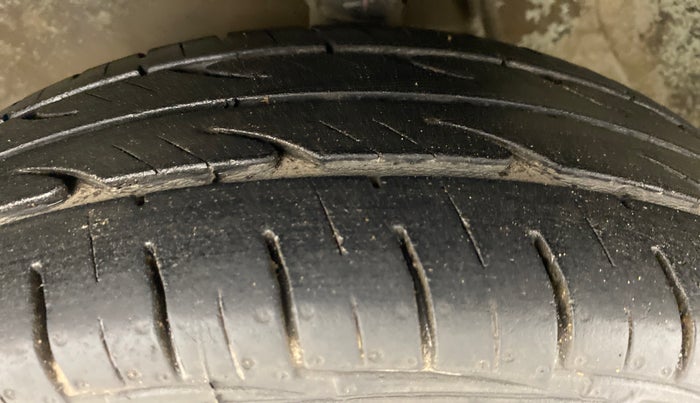 2012 Maruti Alto 800 LXI, Petrol, Manual, 64,098 km, Left Front Tyre Tread