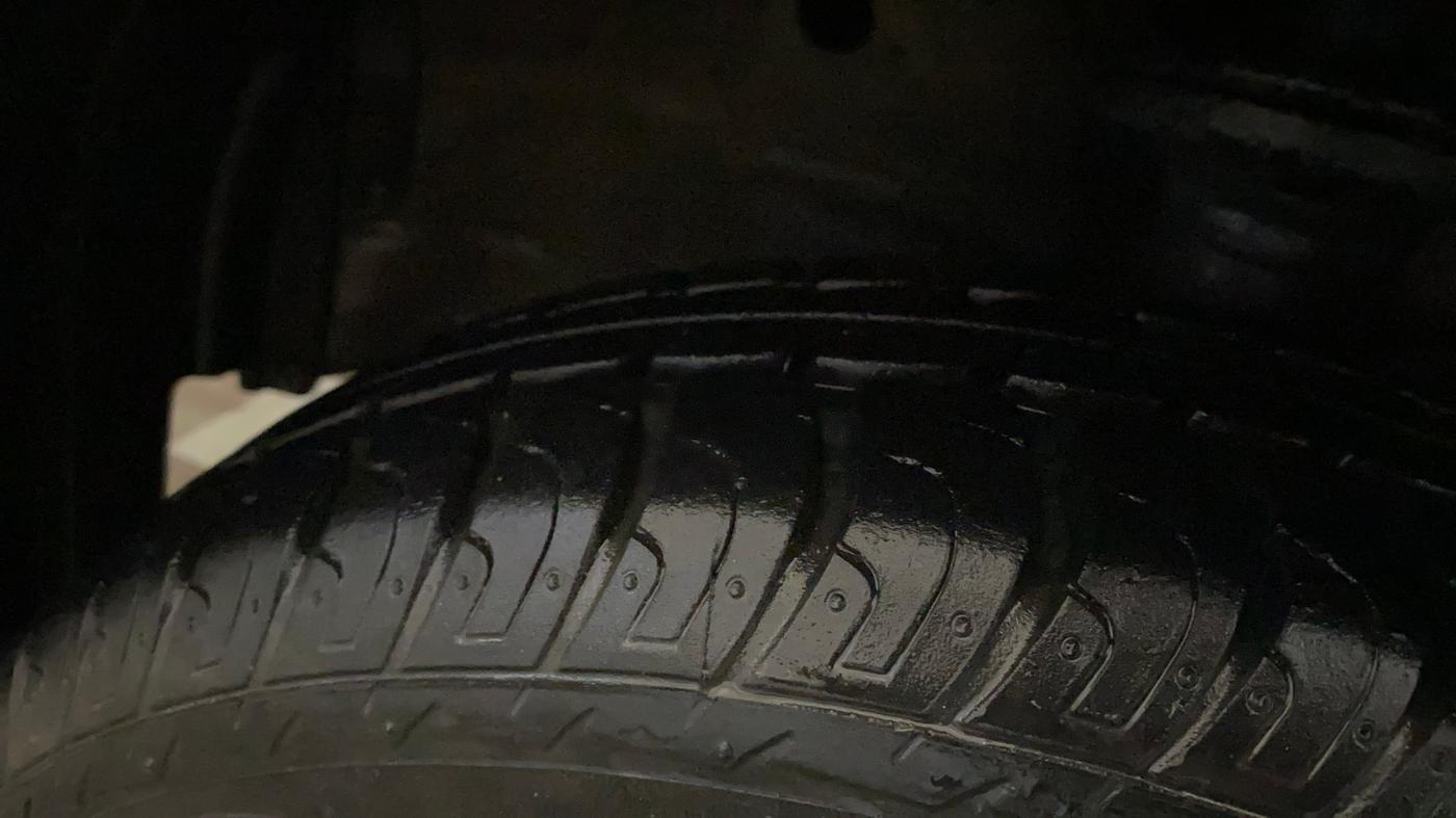 2015 Maruti Wagon R 1.0 VXI, Petrol, Manual, 18,186 km, Left Front Tyre Tread