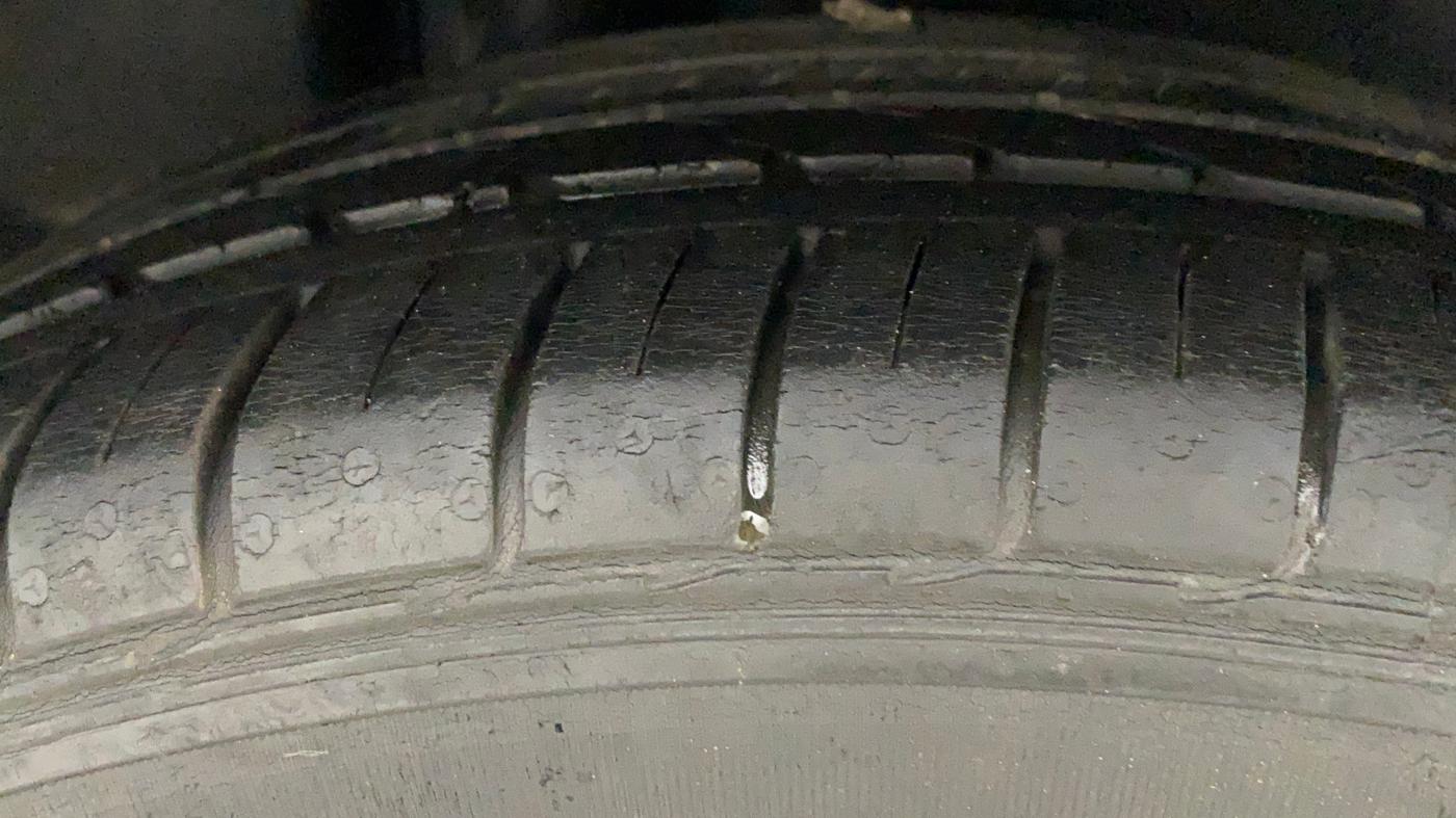 2018 Maruti Ciaz ALPHA  AT 1.5 SHVS PETROL, Petrol, Automatic, 60,904 km, Right Rear Tyre Tread