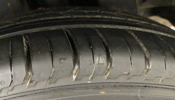 2018 Maruti Ciaz ALPHA  AT 1.5 SHVS PETROL, Petrol, Automatic, 60,904 km, Left Rear Tyre Tread