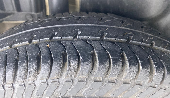 2013 Maruti Swift Dzire VXI, Petrol, Manual, 57,434 km, Right Rear Tyre Tread