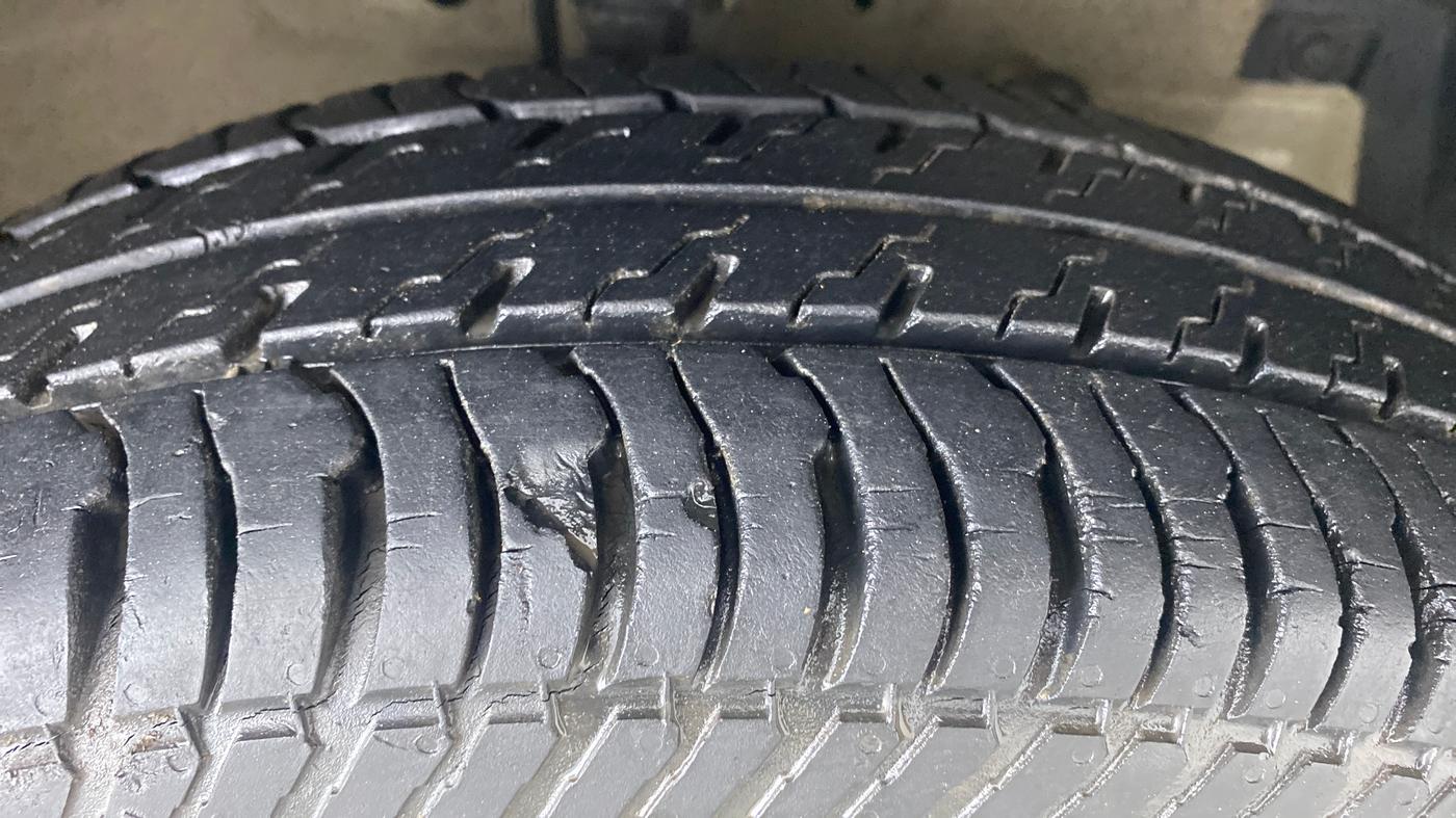 2013 Maruti Swift Dzire VXI, Petrol, Manual, 57,434 km, Right Front Tyre Tread