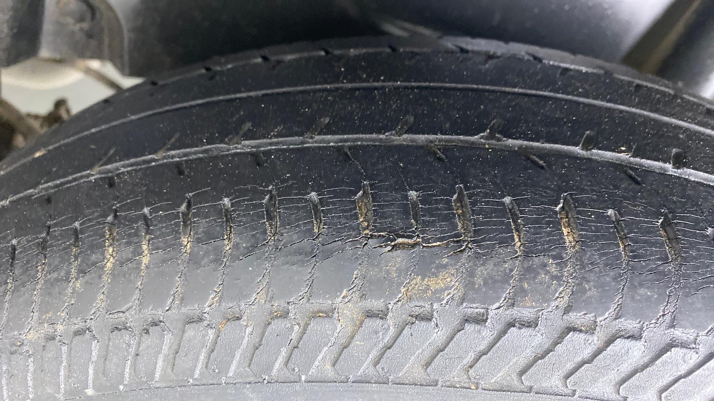 2013 Maruti Swift Dzire VXI, Petrol, Manual, 57,434 km, Left Rear Tyre Tread
