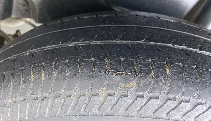 2013 Maruti Swift Dzire VXI, Petrol, Manual, 57,434 km, Left Rear Tyre Tread