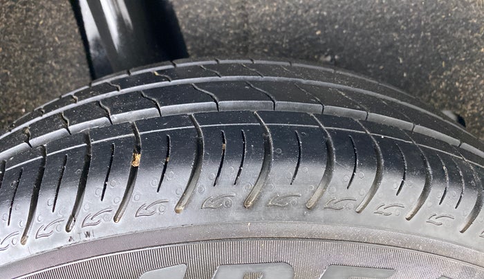 2021 Maruti Baleno DELTA PETROL 1.2, Petrol, Manual, 10,440 km, Right Rear Tyre Tread