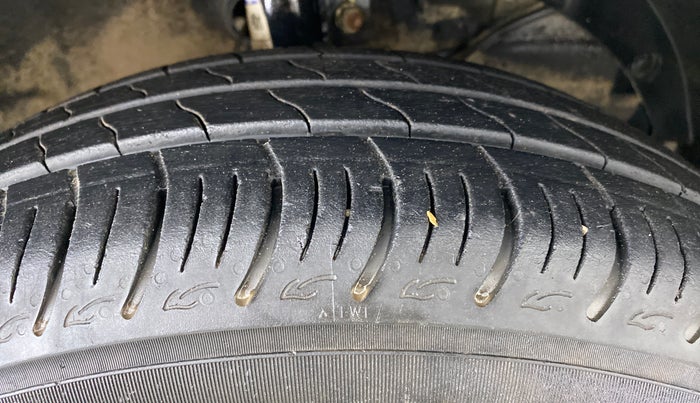 2021 Maruti Baleno DELTA PETROL 1.2, Petrol, Manual, 10,440 km, Right Front Tyre Tread