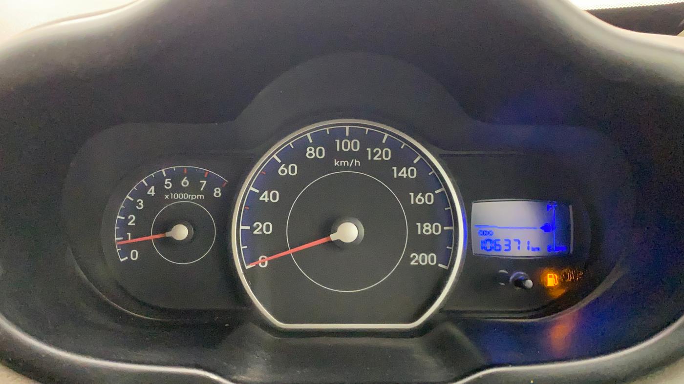 2013 Hyundai i10 MAGNA 1.1, CNG, Manual, 1,06,698 km, Odometer Image